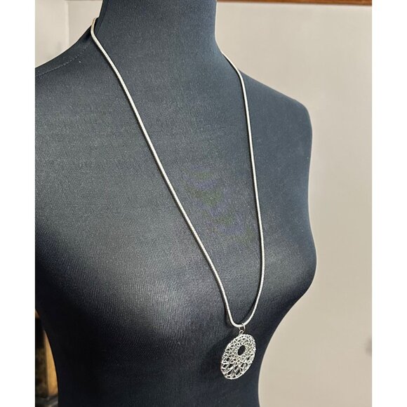 Necklace Pendant & Earrings Women Set Filigree Circle Silver Tone - Picture 4 of 16